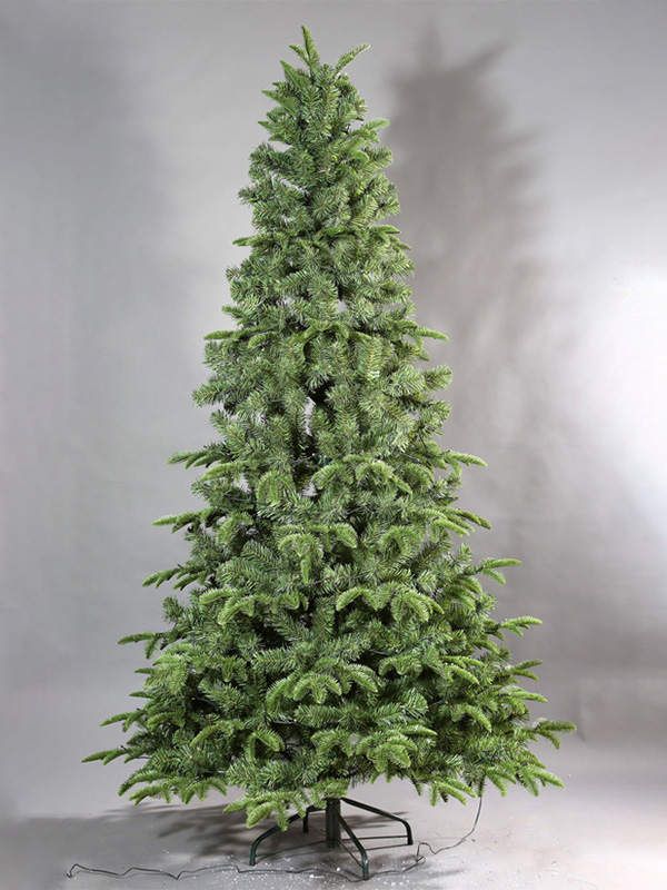 Normal Christmas Tree 9A3A8694