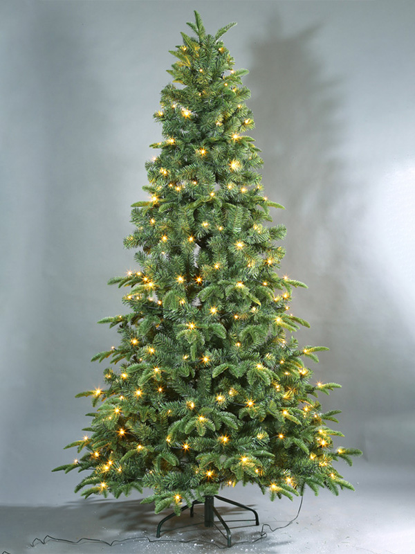 Normal Christmas Tree 9A3A8696
